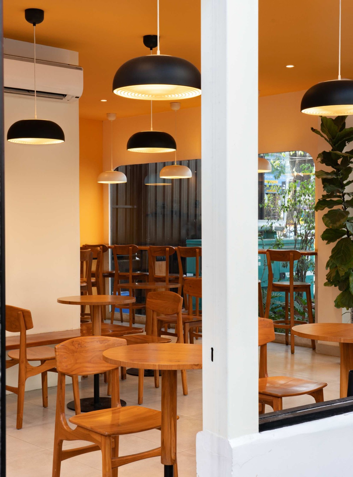 Column seating of Drip And Drop by Inari Atelier