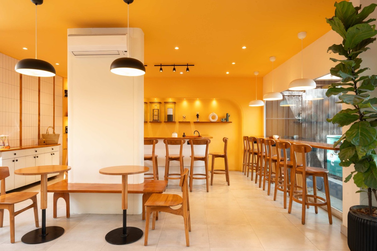 Indoor seating of Drip And Drop by Inari Atelier