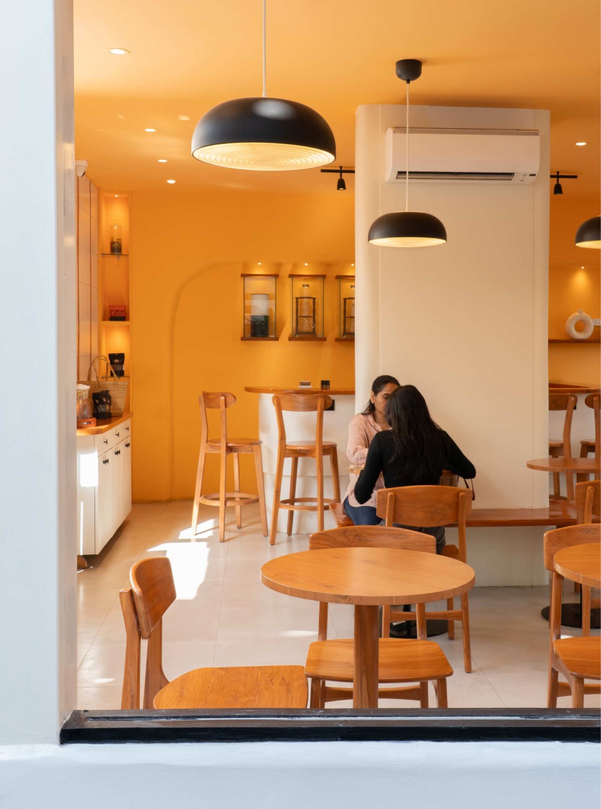 Column seating of Drip And Drop by Inari Atelier