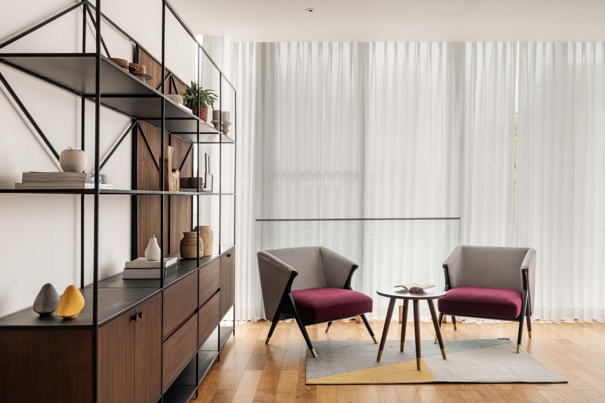 Workspace of 136 Embassy Boulevard by Adhwa