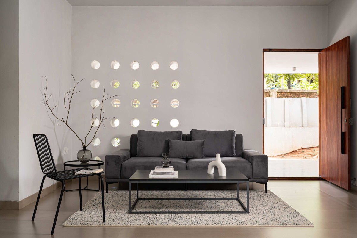 Living room of Timeless House by PATH