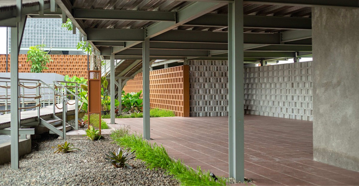 Passage to public toilets of PADI Rest Area by MIV Architects