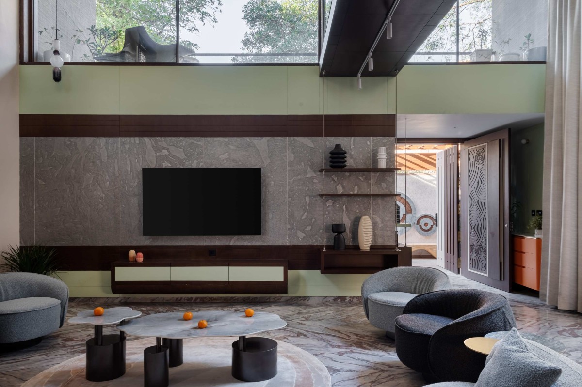 Living room of Green Serene House by Manoj Patel Design Studio