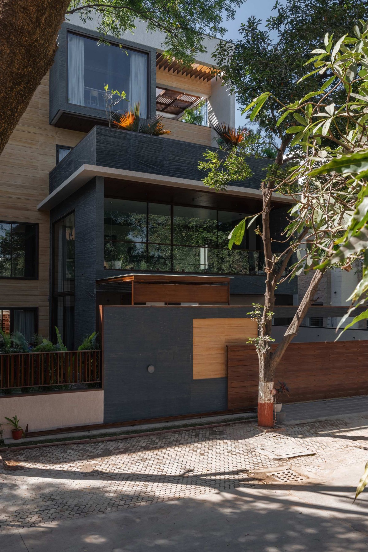 Exterior view of Green Serene House by Manoj Patel Design Studio
