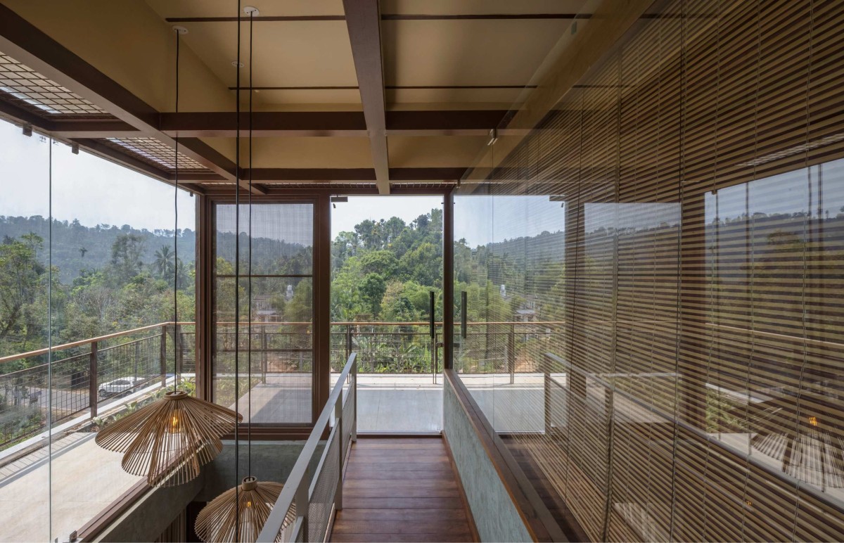 Passage to balcony of Urul by Studio Terratects