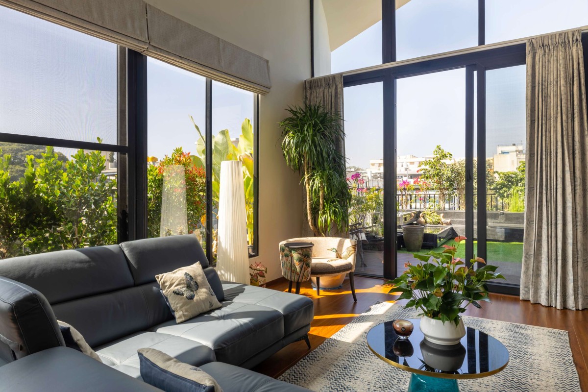 Living room of Preset House by iha Architecture