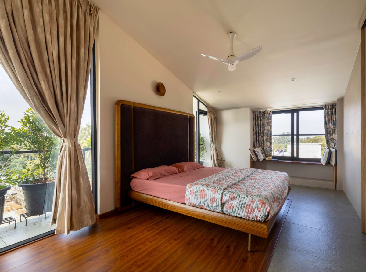Bedroom of Preset House by iha Architecture