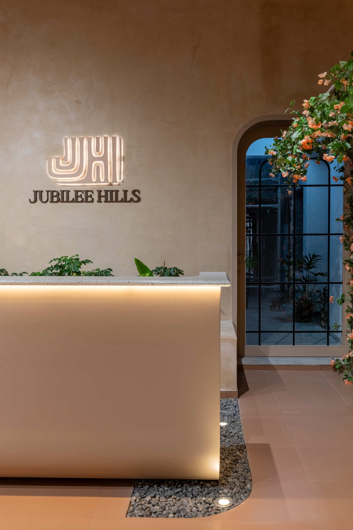 Reception area of Earthen Hues - Office by Sankalp Designers