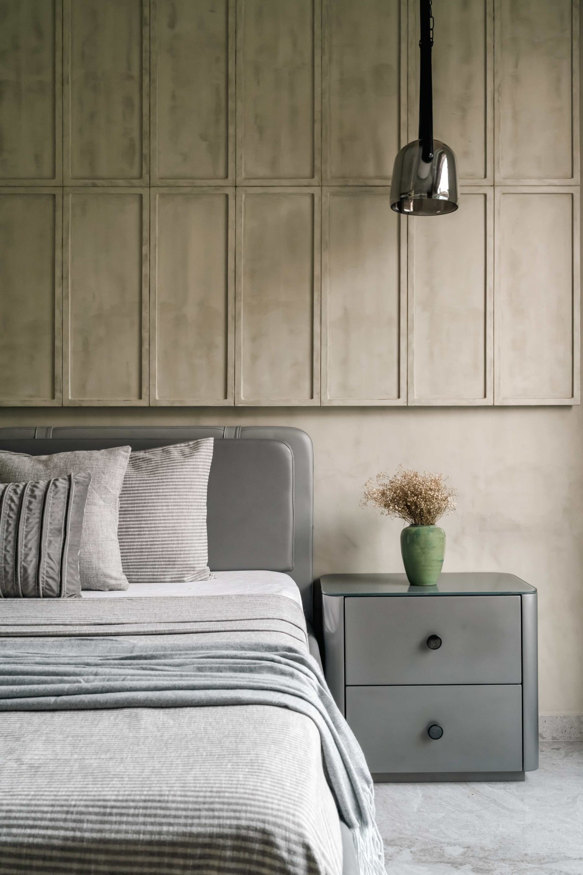Guest Bedroom of 4BHK Apartment at Akshar Iland By Scj Architects & Interior Designers