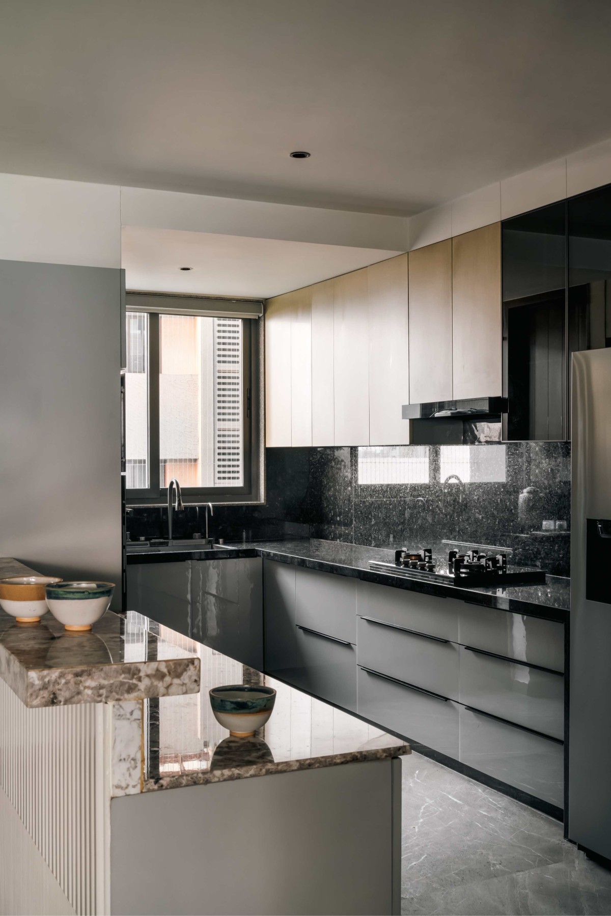 Kitchen of 4BHK Apartment at Akshar Iland By Scj Architects & Interior Designers