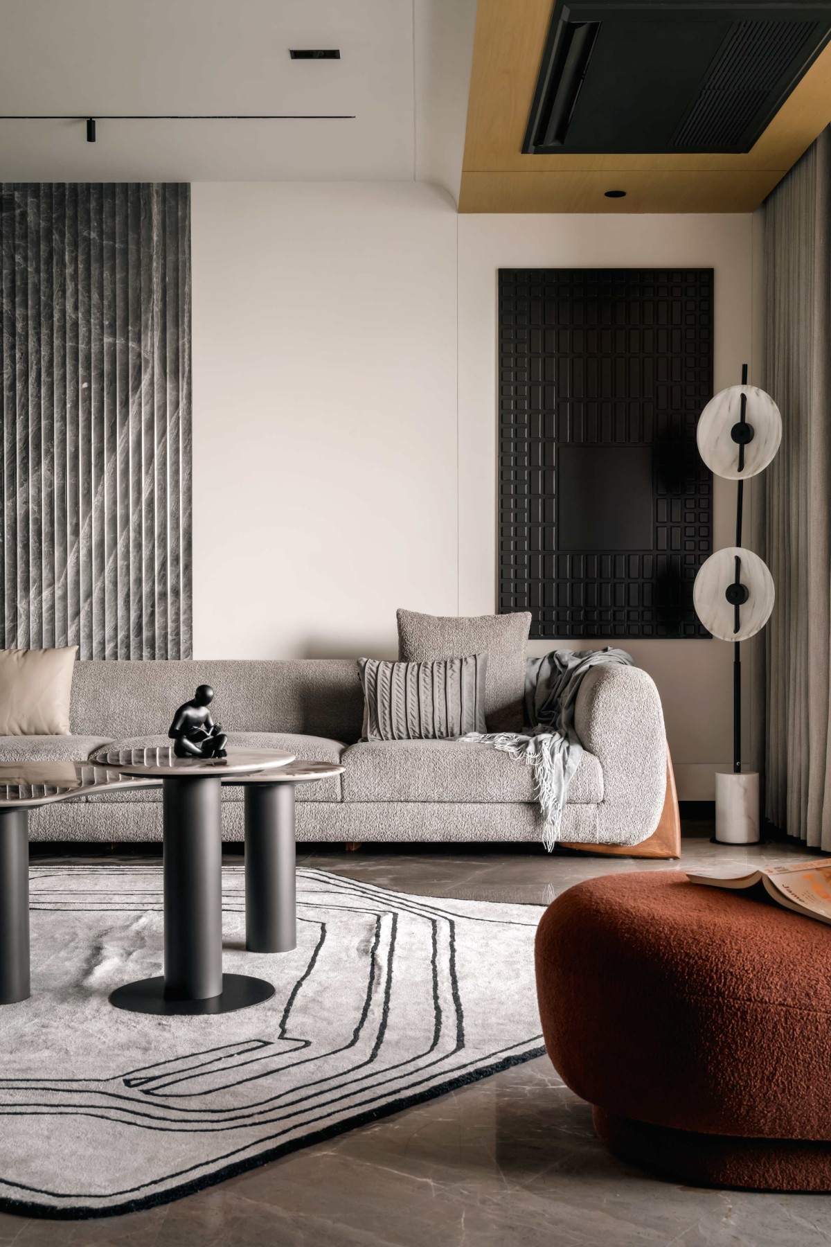 Living room of 4BHK Apartment at Akshar Iland By Scj Architects & Interior Designers