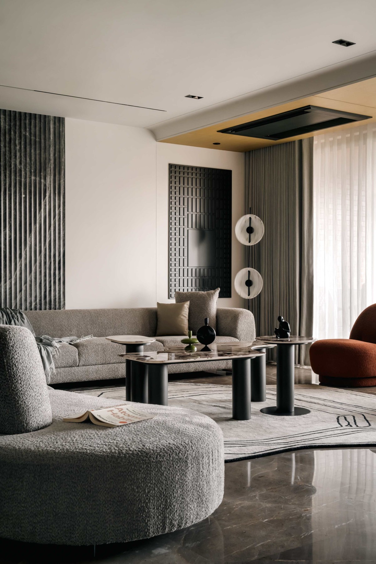 Living room of 4BHK Apartment at Akshar Iland By Scj Architects & Interior Designers