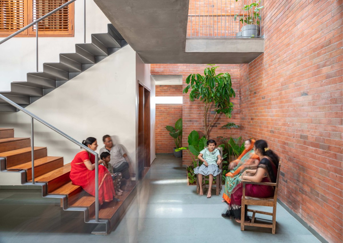 Staircase to Courtyard view of A Dialogue with the Past House by A Threshold