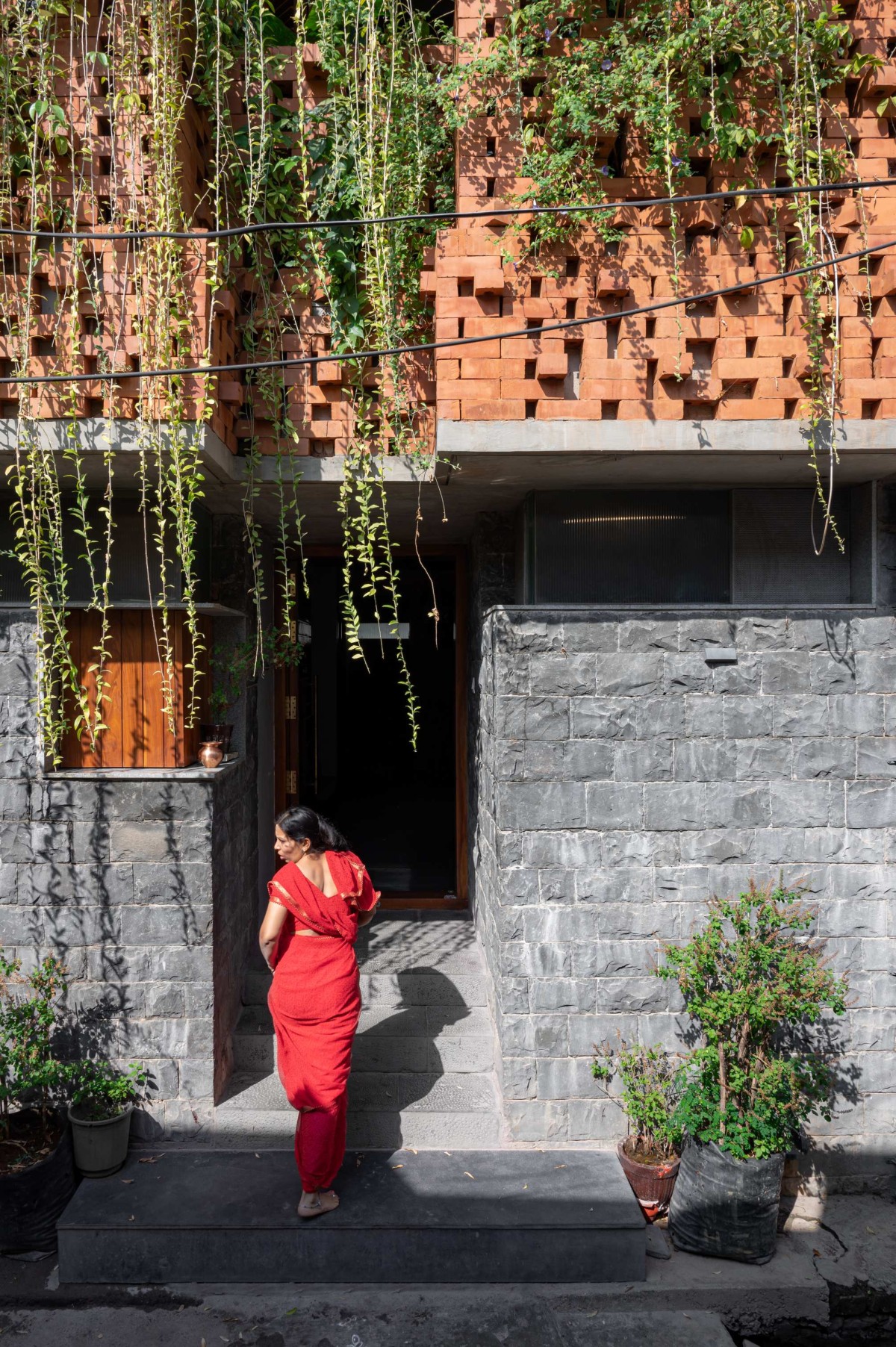 Entry of A Dialogue with the Past House by A Threshold