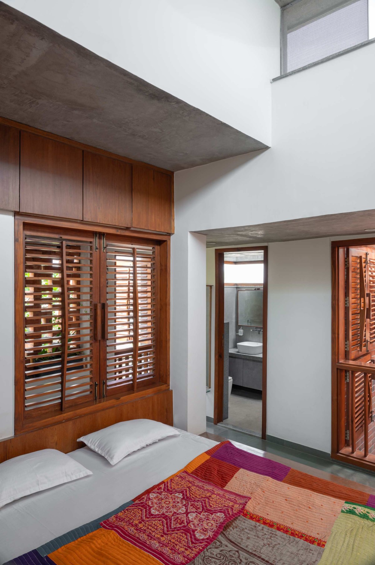 Bedroom of A Dialogue with the Past House by A Threshold