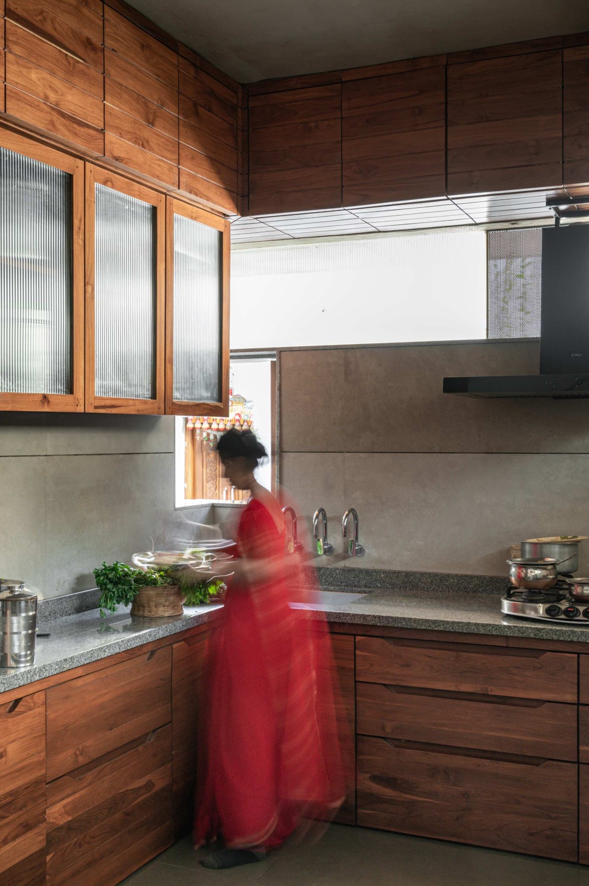 Kitchen of A Dialogue with the Past House by A Threshold