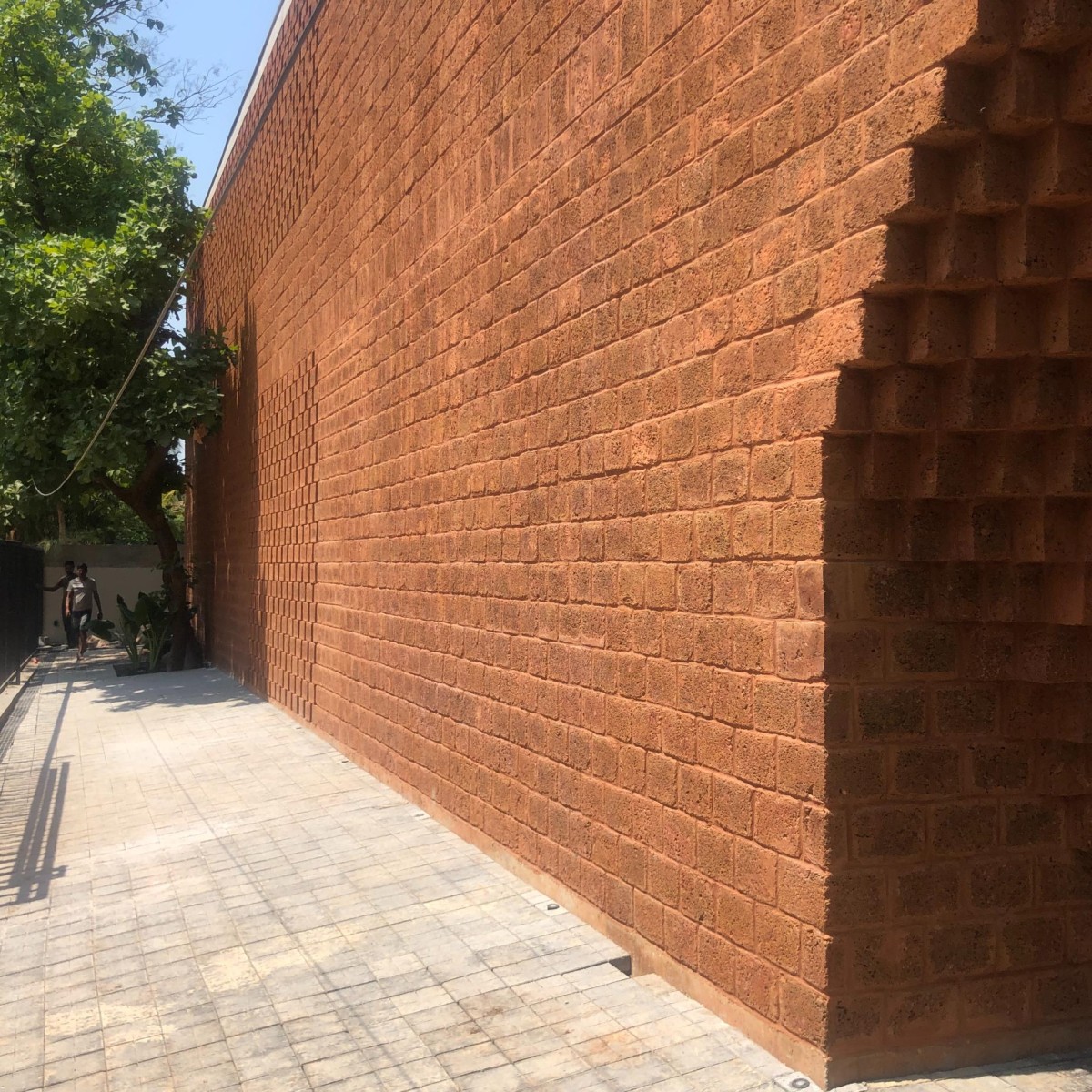 Entryside View of House of Multiple Courts by Sameep Padora & Associates 05