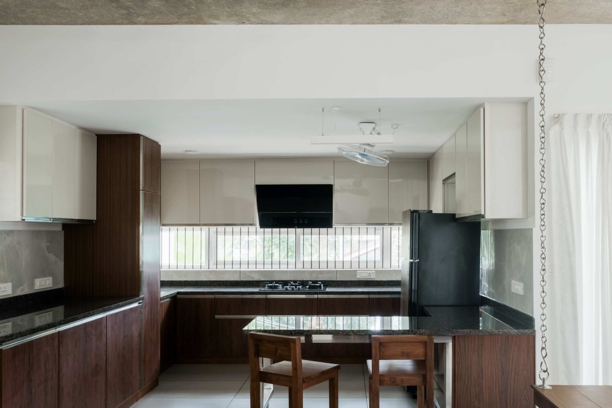 Dining & Kitchen of Kumaranelloor House by N&RD