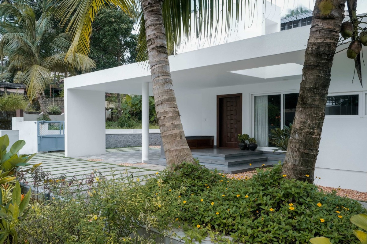 Exterior view of Kumaranelloor House by N&RD