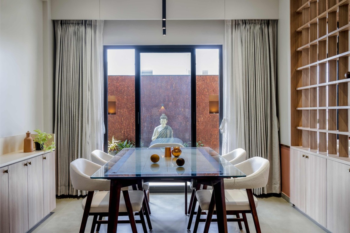Dining of Red House by Vishwakarma