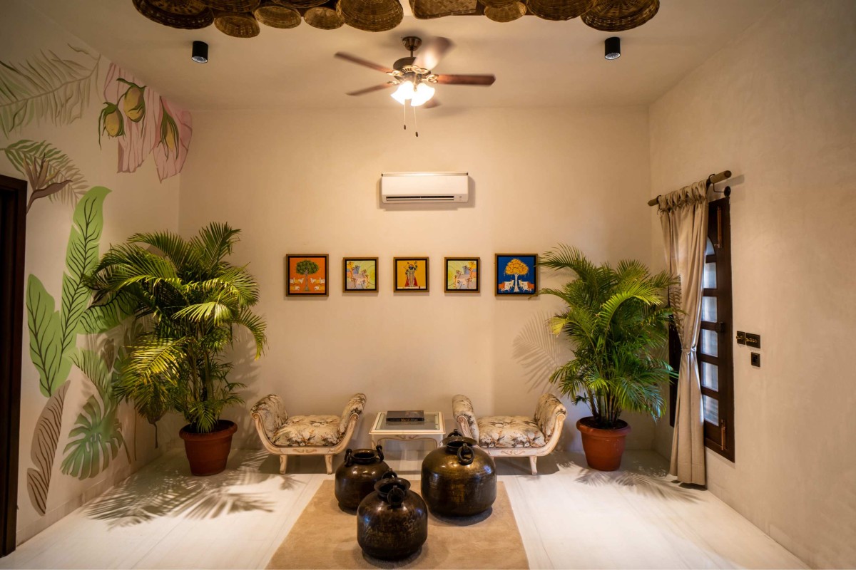 Entrance room of Shivaray Farms by Studio Shunya