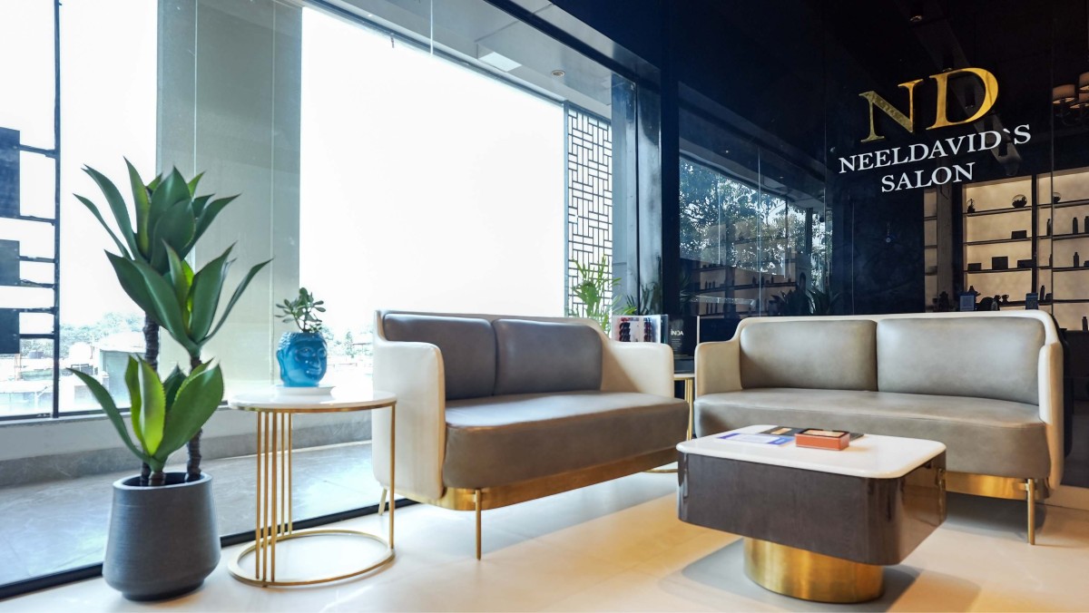 Waiting area of Neeldavid’s Salon by Studio MaYa