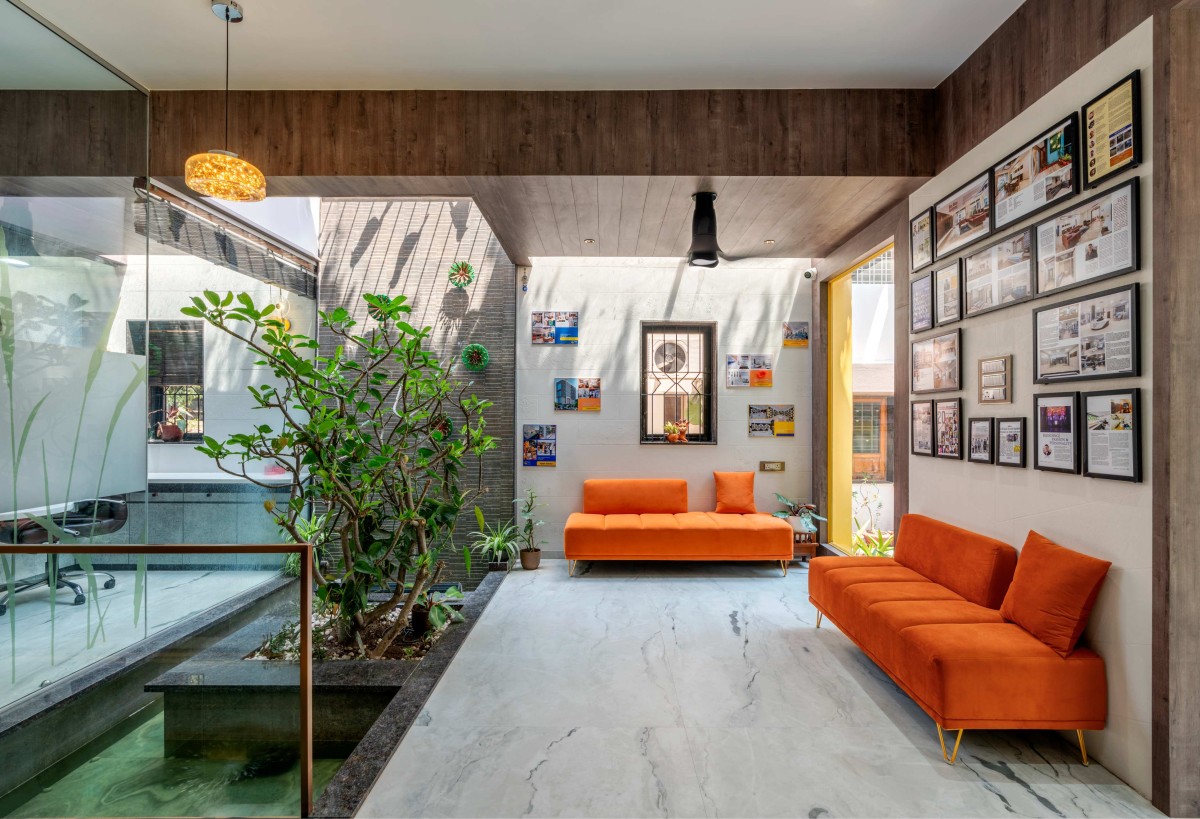 Waiting area & Indoor court of NMD Interiors Studio Design by NMD Interiors