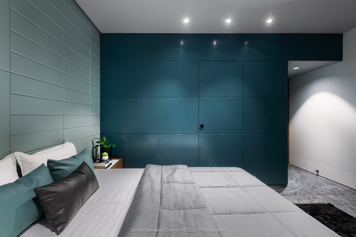 Parents Bedroom of Cladded House by Sanjay Newaskar Designs LLP
