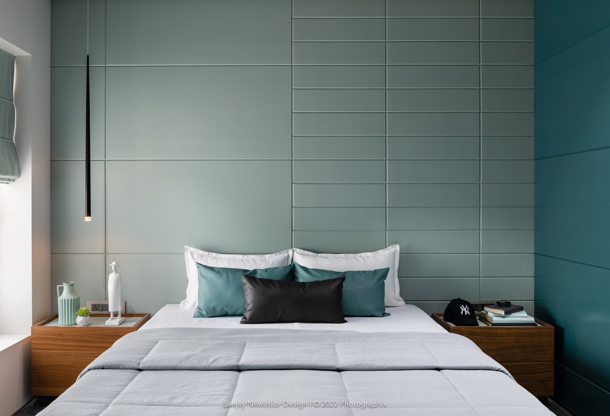 Parents Bedroom of Cladded House by Sanjay Newaskar Designs LLP
