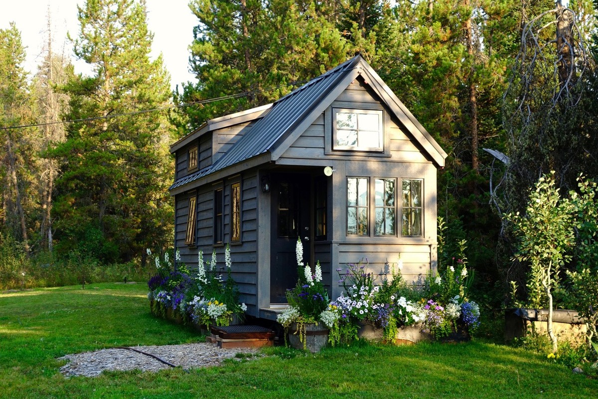 minimal-living-the-surprising-benefits-of-living-in-a-tiny-house