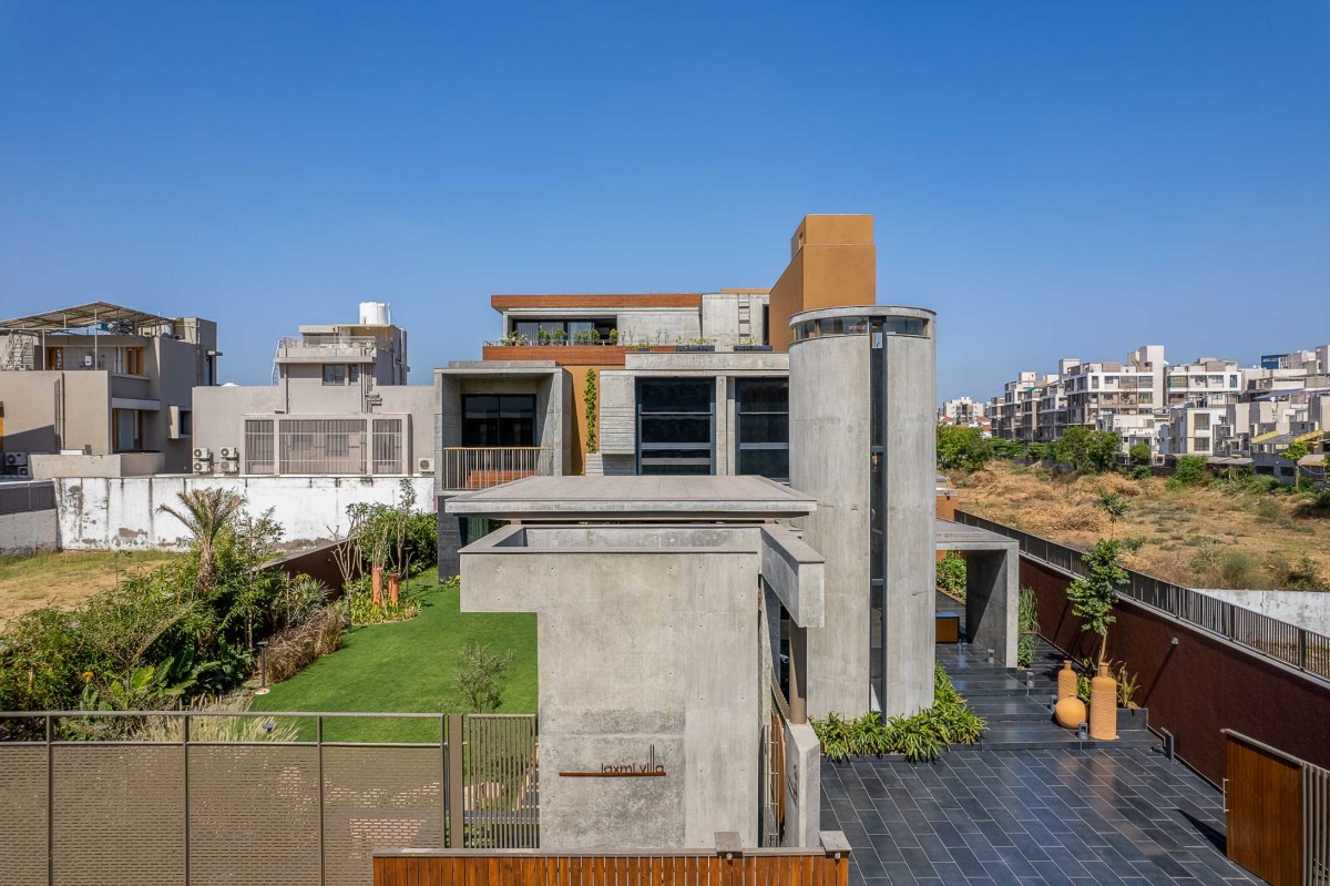 Exterior View Of Ascending House by Rushi Shah Architects + Tattva