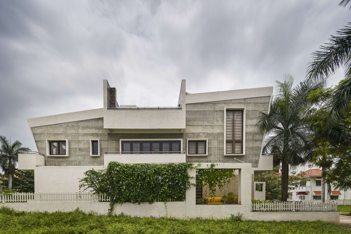 Exterior of Linear House by Int-Hab Architecture + Design Studio