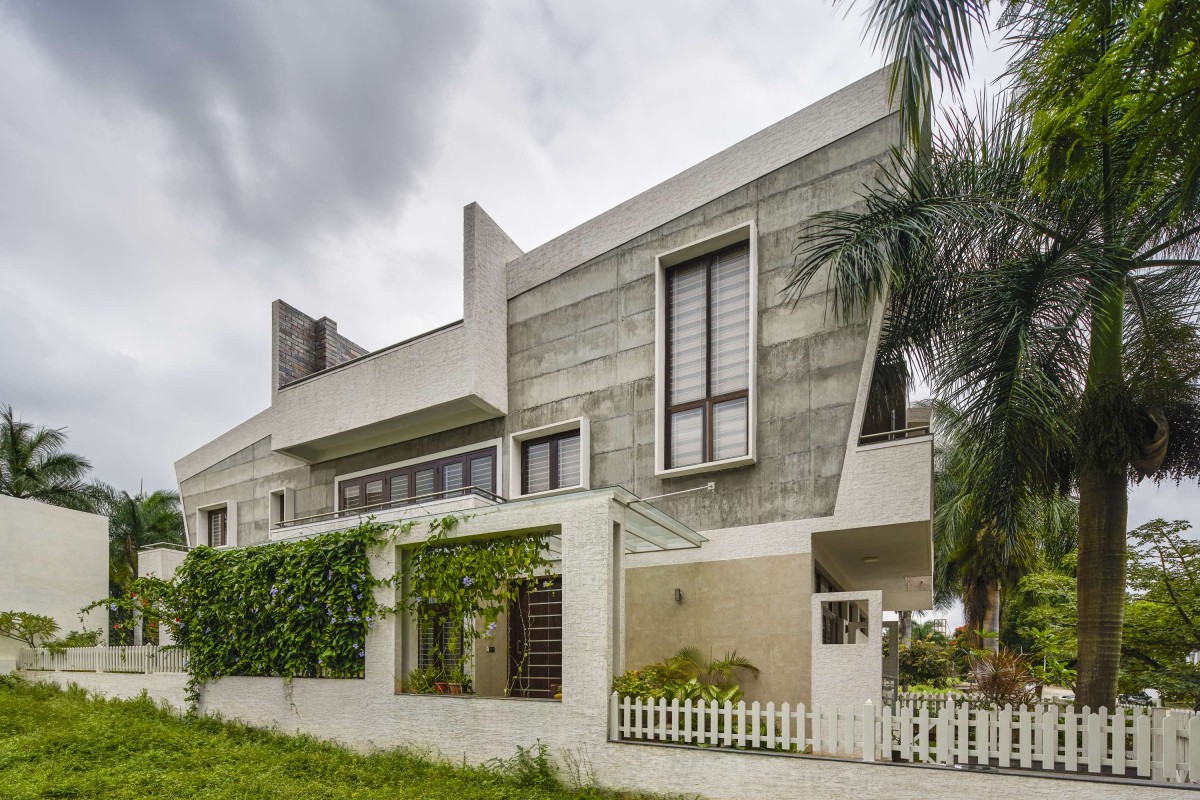 Exterior of Linear House by Int-Hab Architecture + Design Studio