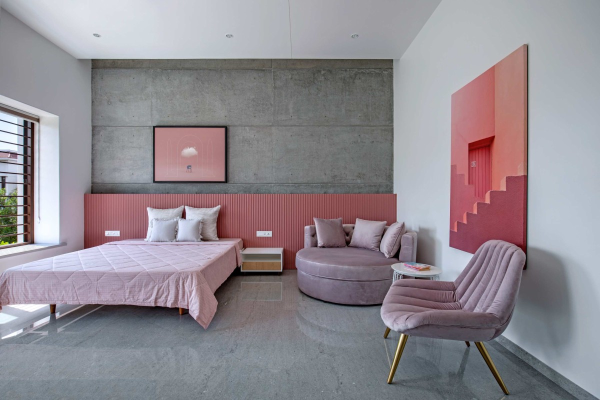 Daughter's bedroom of Ankit Shah Residence by Dipen Gada & Associates