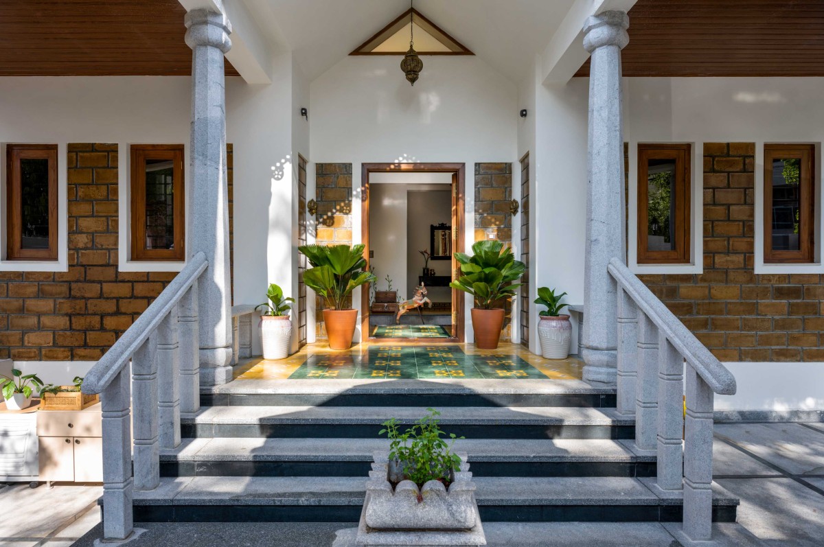 Entrance Porch of Courtyard House by Alkove-Design