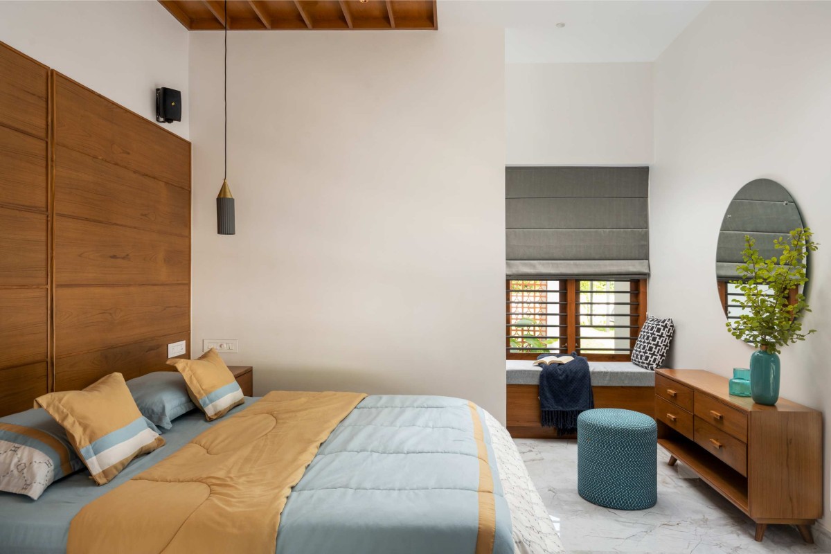 Bedroom of Longiness by Uru Consulting LLP