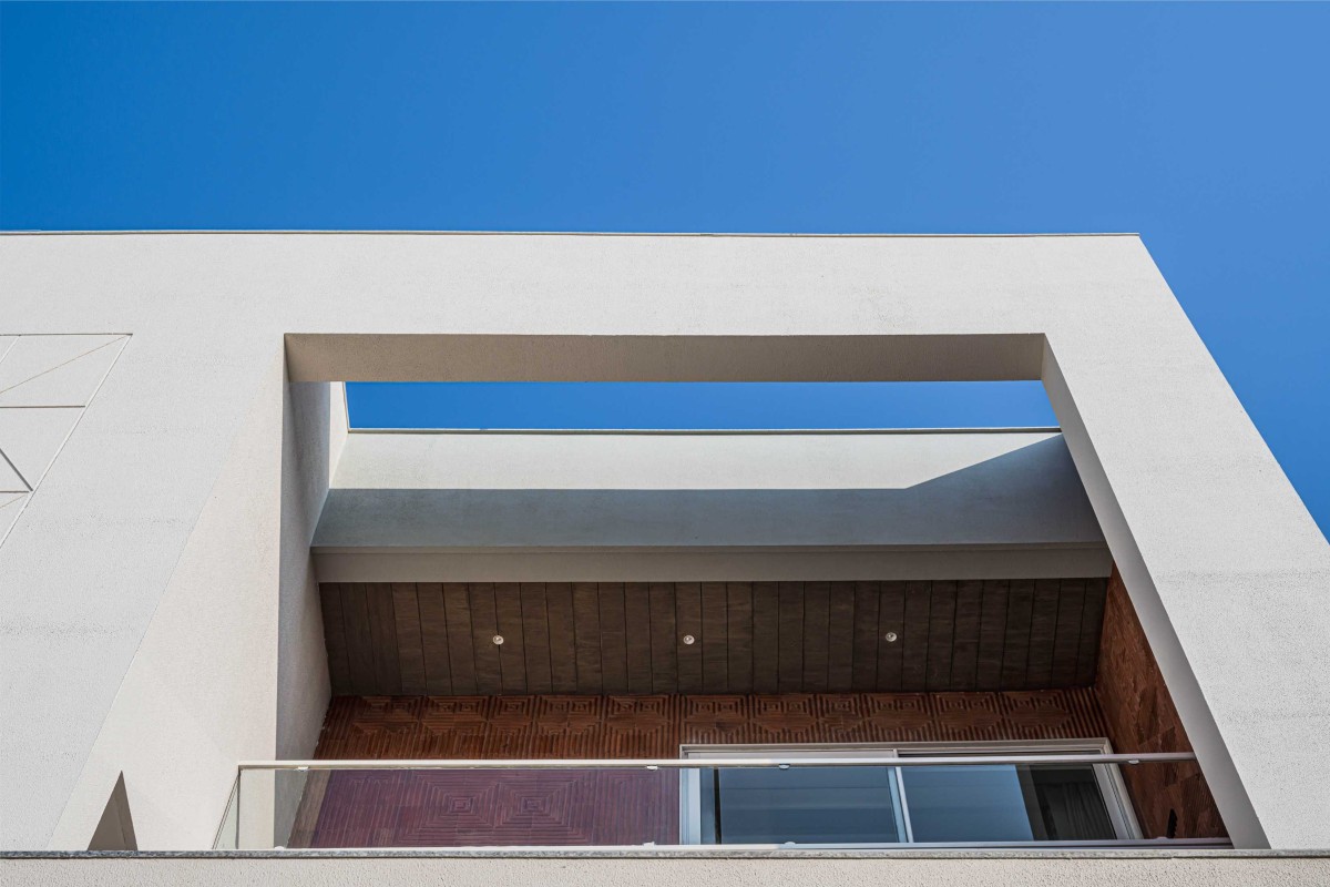 Balcony of The Courtyard House by Manoj Patel Design Studio