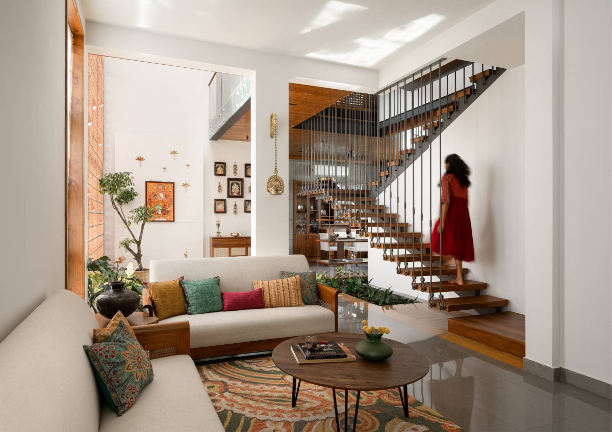 Living room of Carving a COURT OF QUIETUDE in a Bustling Cityscape by Mudbricks Architects