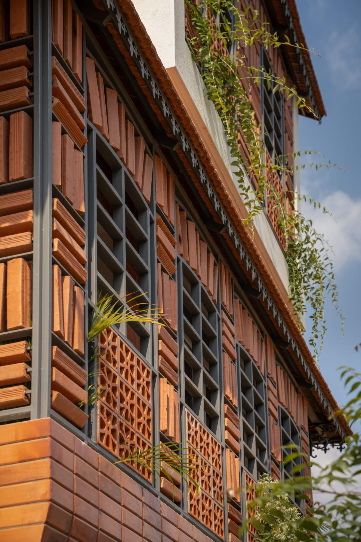 Detailed shot of exterior of Brindavana Residence by Veerajshet Design Studio