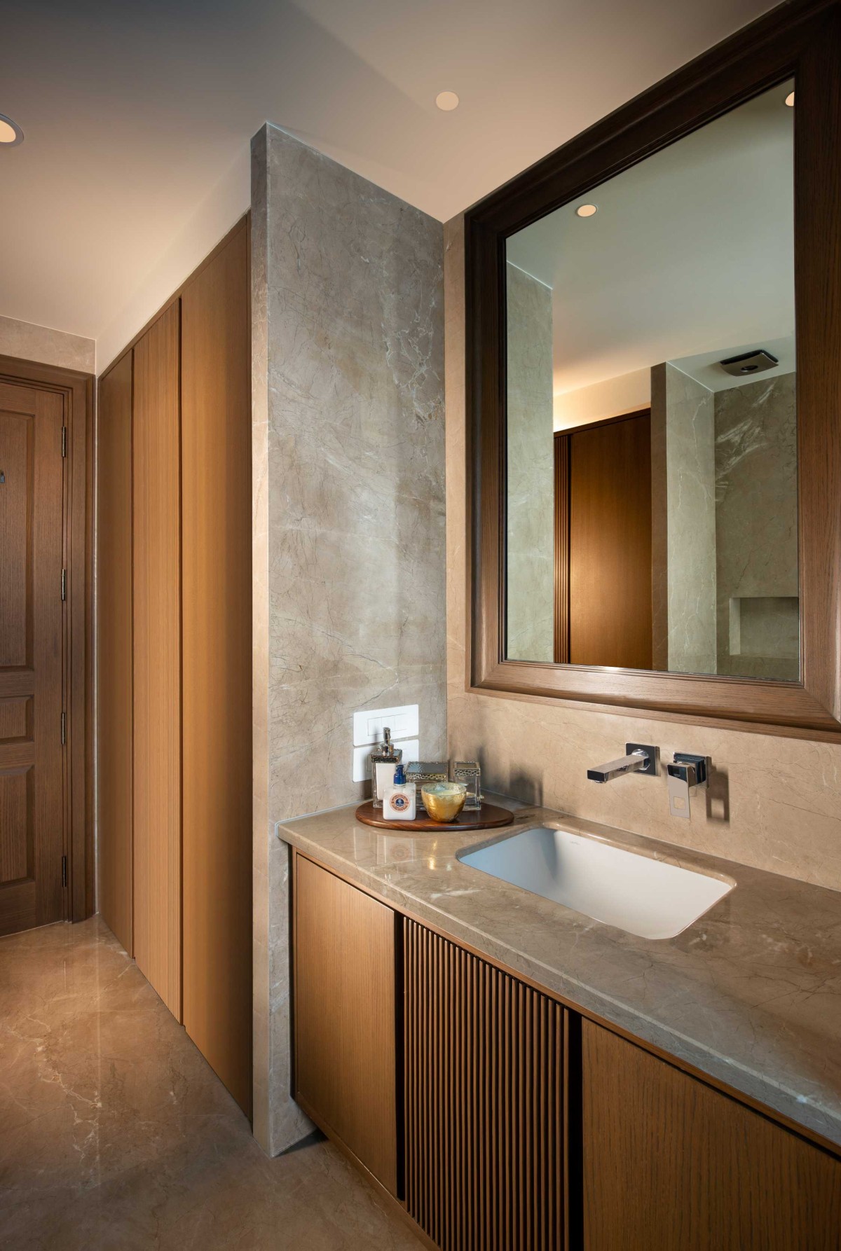 Guest Bathroom of Vasant Vihar Apartment by Design Deconstruct