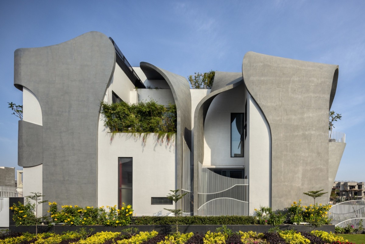 Exterior view of The Ribbon House by Studio Ardete