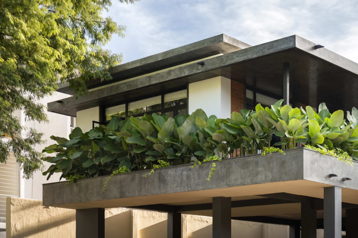 Exterior view of Sendhil Studio by EDOM Architecture