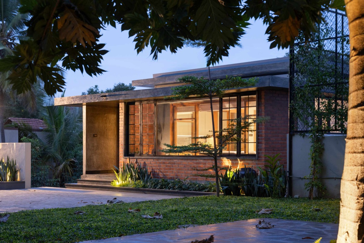 Dusk light exterior view of Sendhil Studio by EDOM Architecture