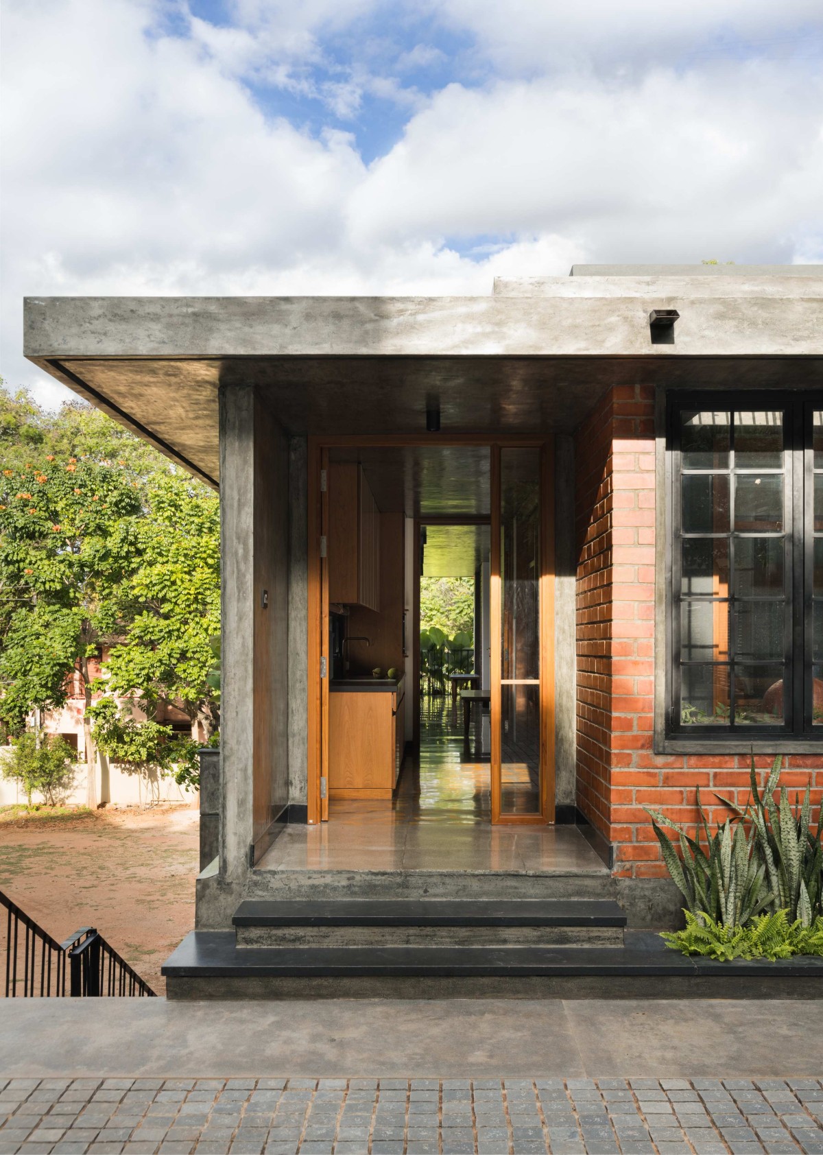 Entrance of Sendhil Studio by EDOM Architecture