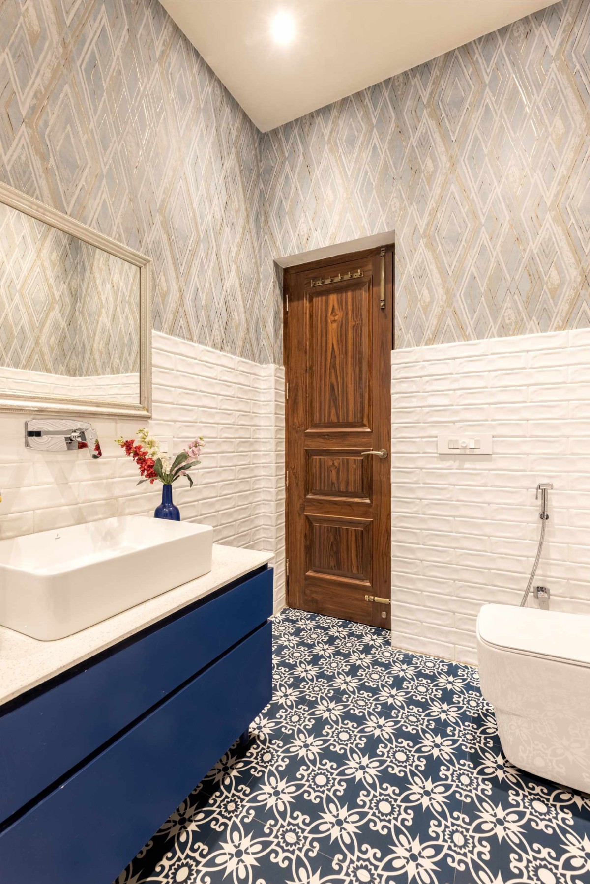 Bathroom of The Tapered House by Studio Mohenjodaro