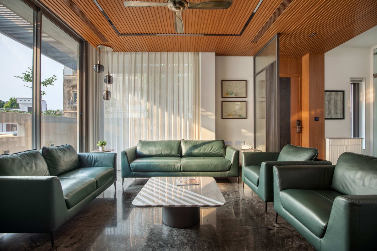 Living room of Manilaxmi by I K Architects