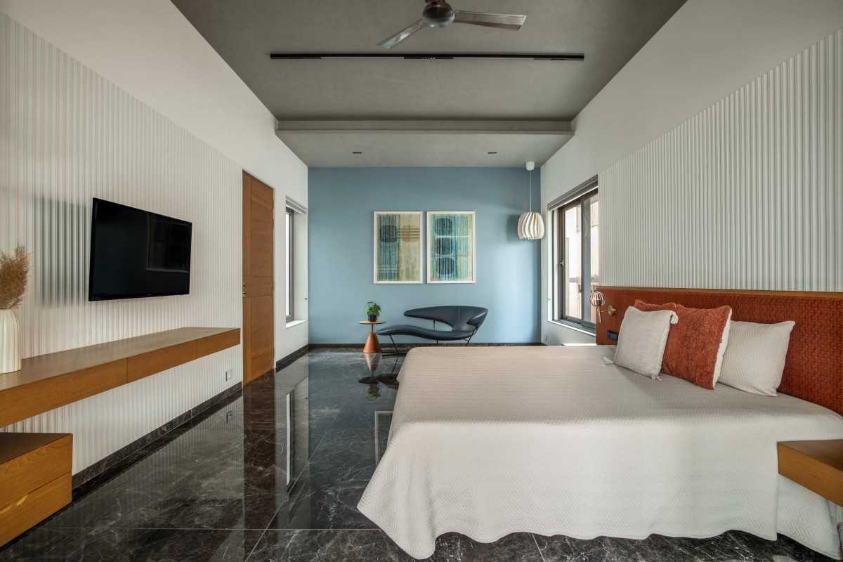 Master Bedroom of Manilaxmi by I K Architects