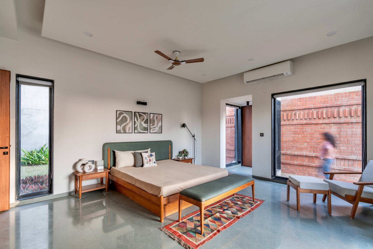 Bedroom of Agrawal Farm by Urbscapes