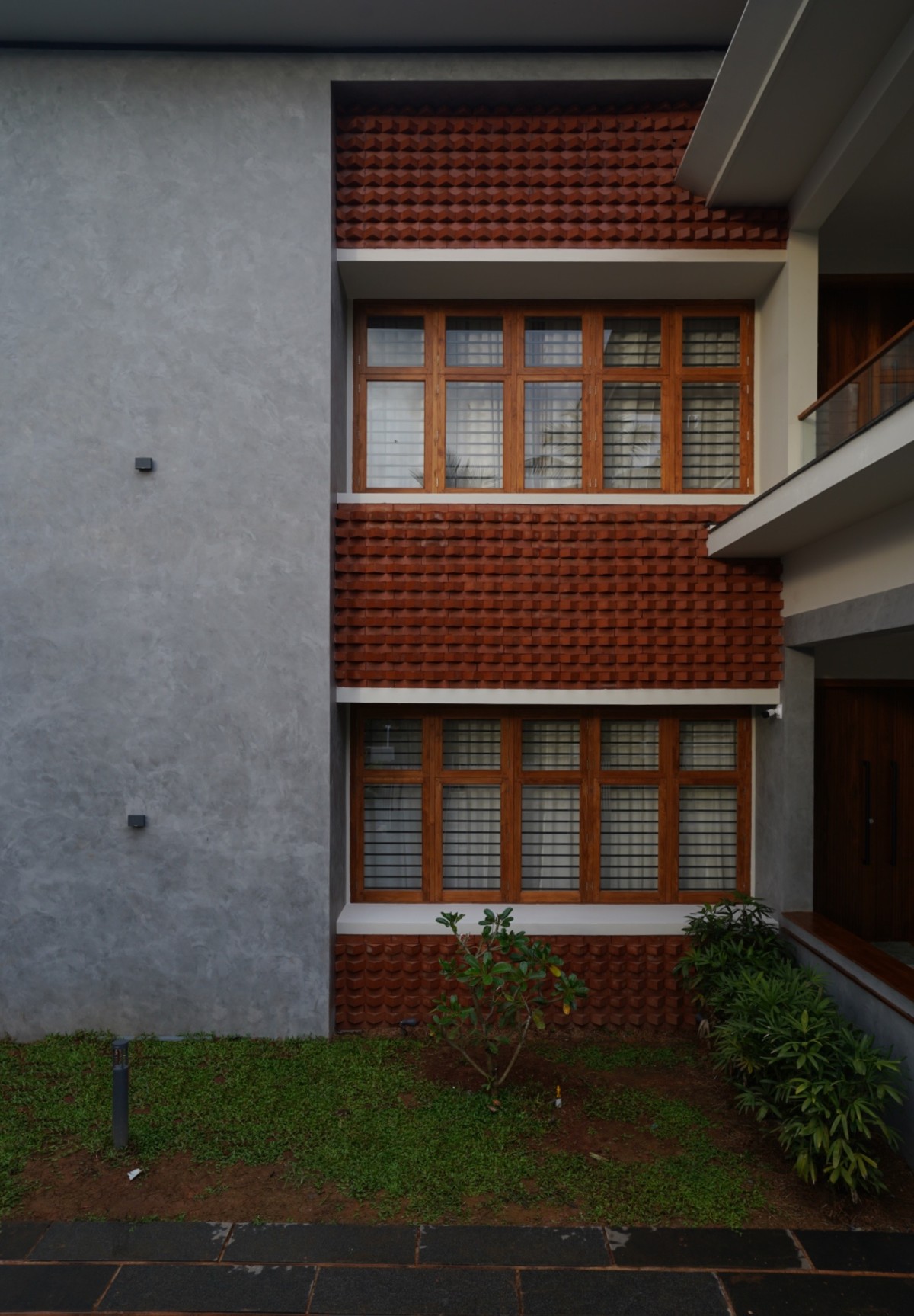 Detailed shot of exterior wall of Ilav by Tropical Tones