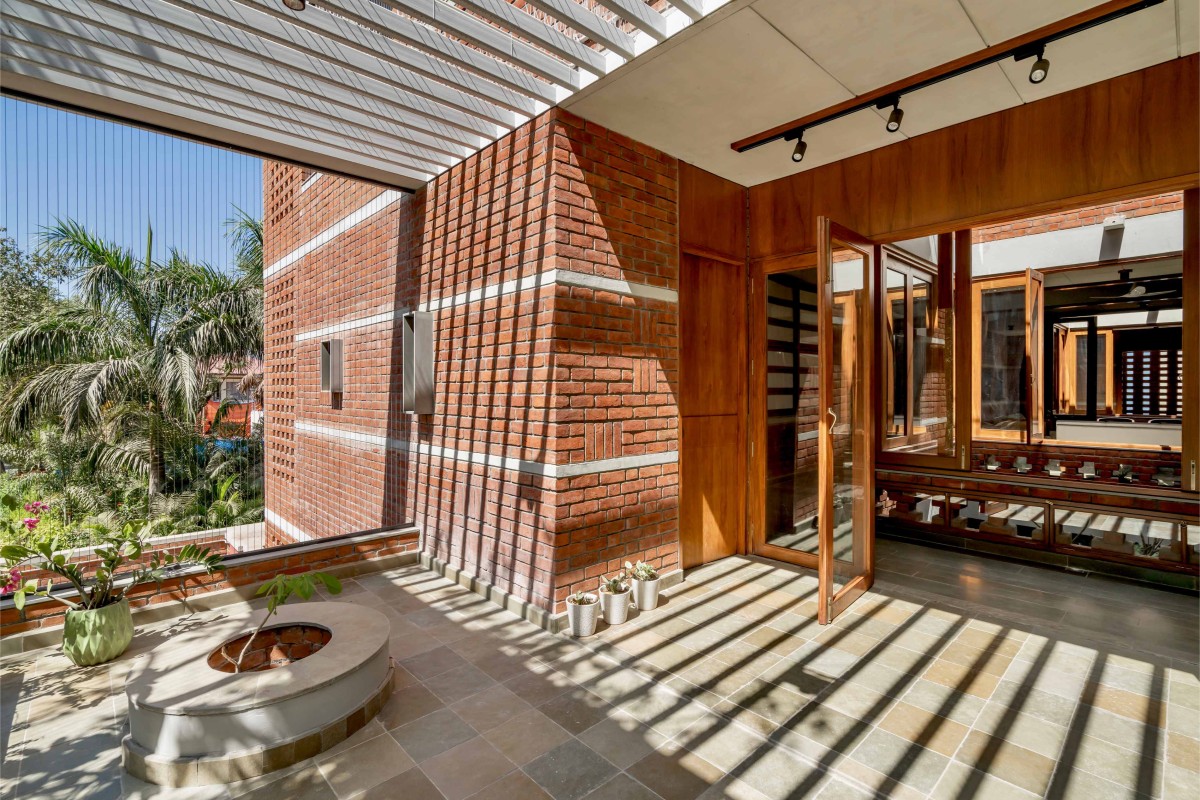 Balcony of The Maze House by MISA Architects